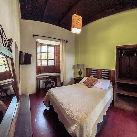 Hostal Antigueeno Antigua Exterior photo