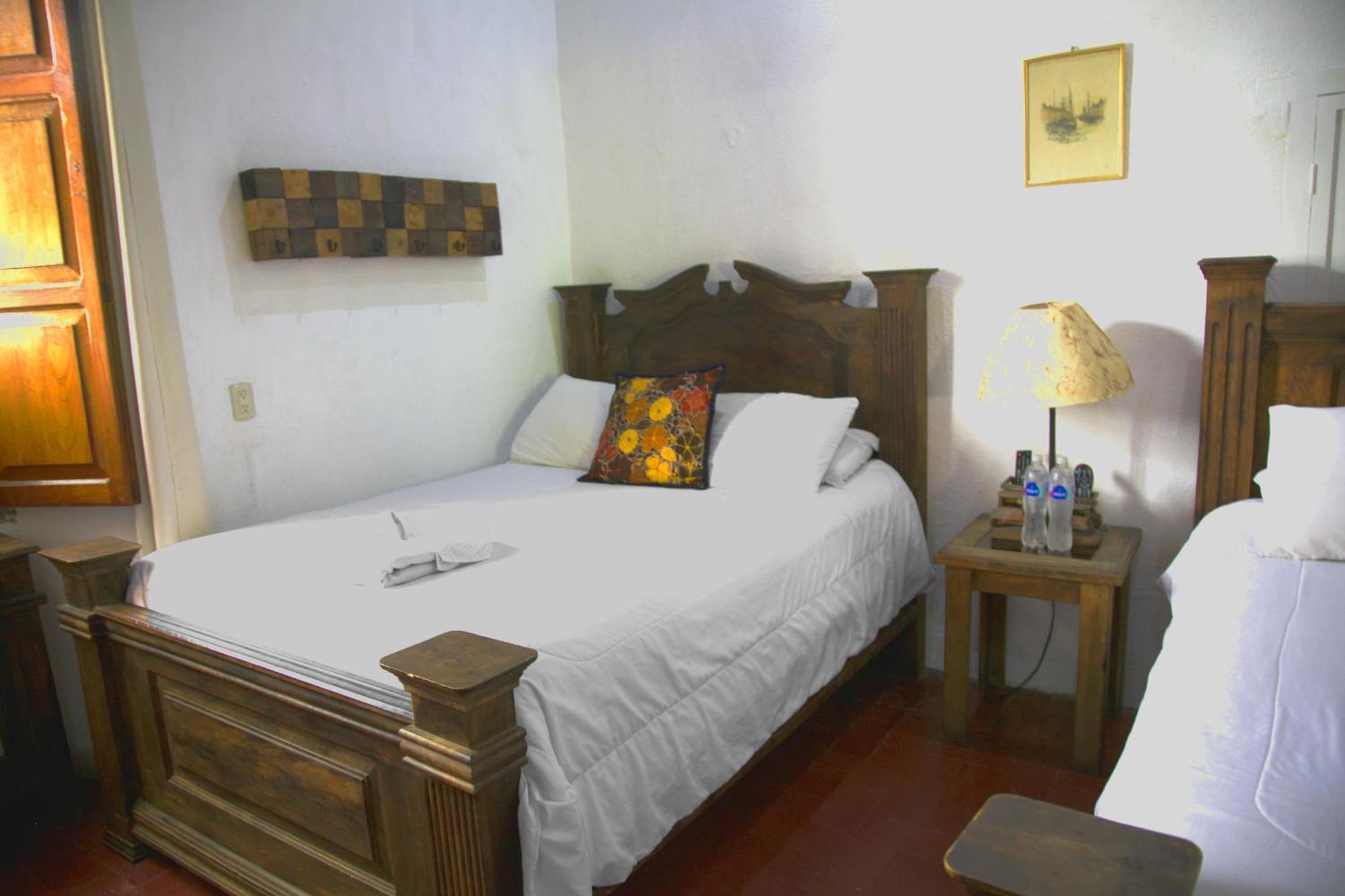 Hostal Antigueeno Antigua Exterior photo